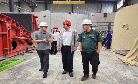 2024年7月5日，市建委初審工作組一行到訪裝配式總公司實地考察調研_副本.jpg