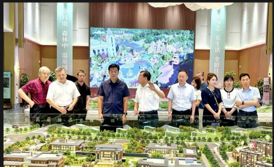2024年8月8日，王巖董事長陪同市政協(xié)領(lǐng)導(dǎo)視察南山書院康養(yǎng)綜合體項(xiàng)目_副本.png