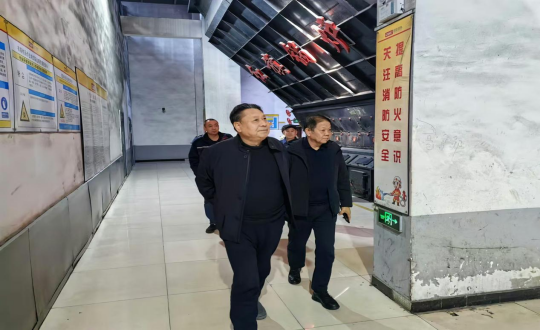 2024年11月18日，集團(tuán)副董事馬秉臣深入供熱總公司一線進(jìn)行工作走訪_副本.png
